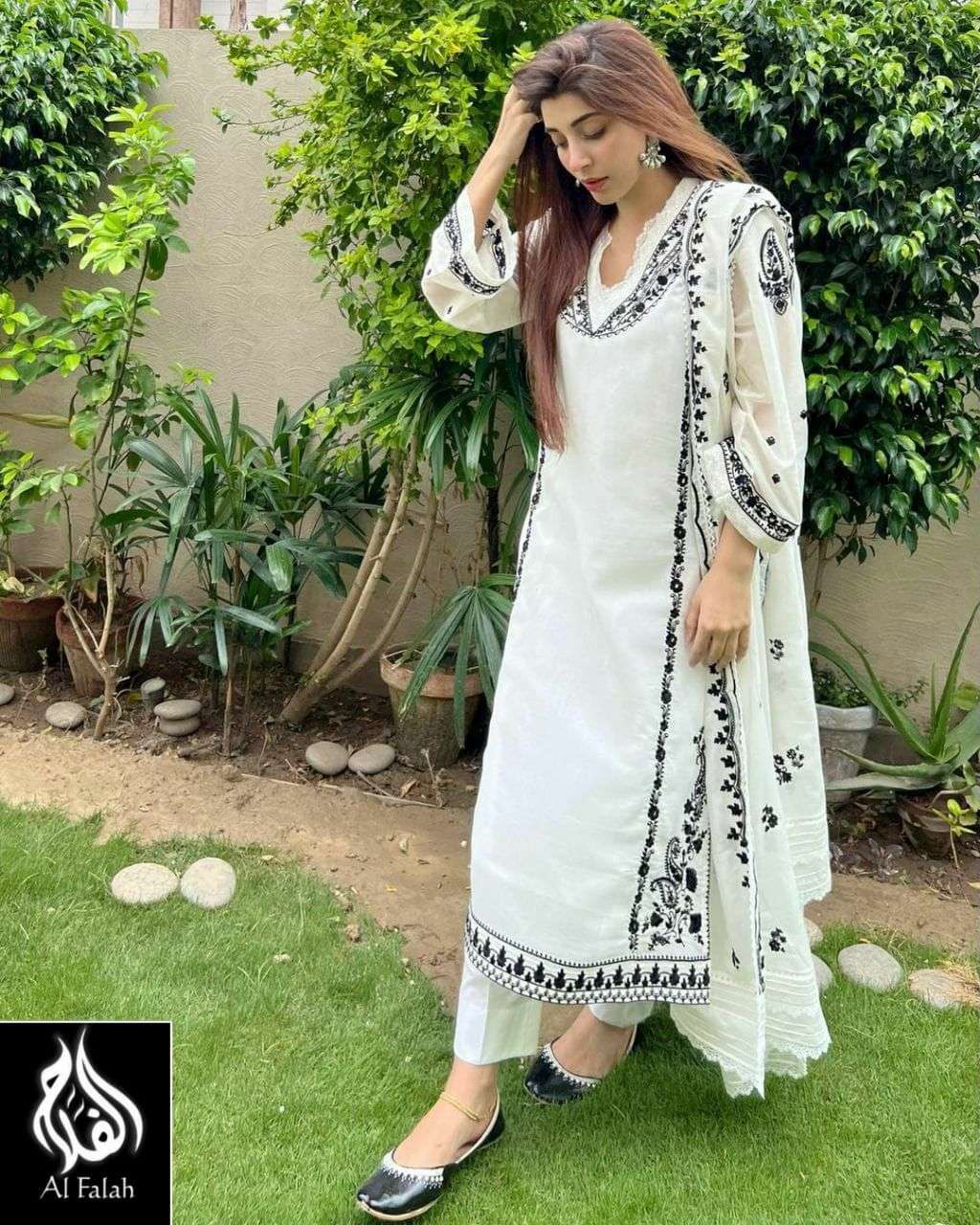 SEMI STICH Georgette Pakistani Suit, Age Group : Adults, Work Type :  Embroidery Work at Rs 1,250 / Piece in Surat